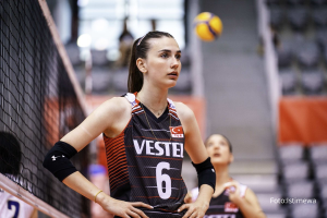 Dilay Özdemir Bintang Masa Depan Voli Turki